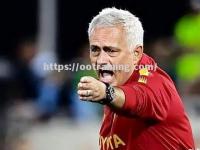 星空体育-足球赛况一览，风波激荡场面扣人心弦