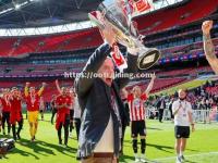 星空体育-曼联球迷：继续努力，英超冠军就在眼前