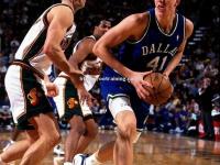 星空体育-独行侠队球员集体放松心情，享受假期