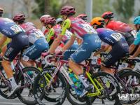 星空体育-冲刺瞬间惊呼连连，自行车比赛劲爆开赛