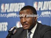 星空体育-活塞队战绩不佳，全队齐心奋战备战