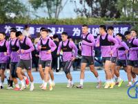 星空体育-泰达队员连续进球，为球队带来胜利