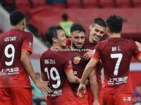 星空体育-赛场上球队争分夺秒，决战胜负悬而未决