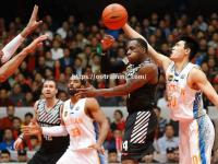 星空体育-精彩高潮不断，篮球比赛场上情势激烈