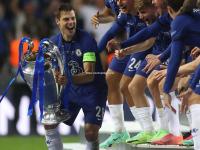 星空体育-里昂铁血拼搏，决战欧冠决赛