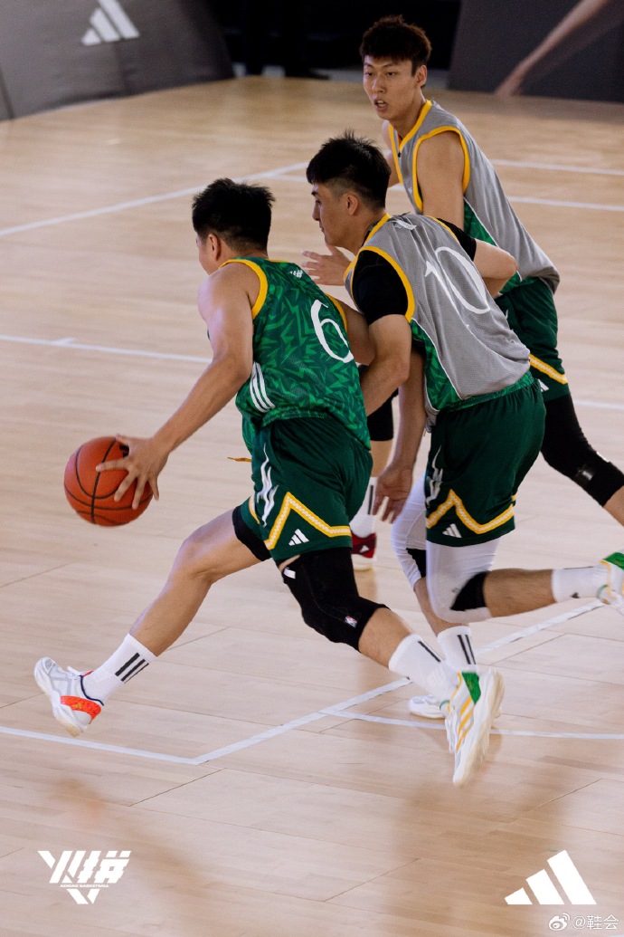 激烈角逐！球员们为胜利而拼搏