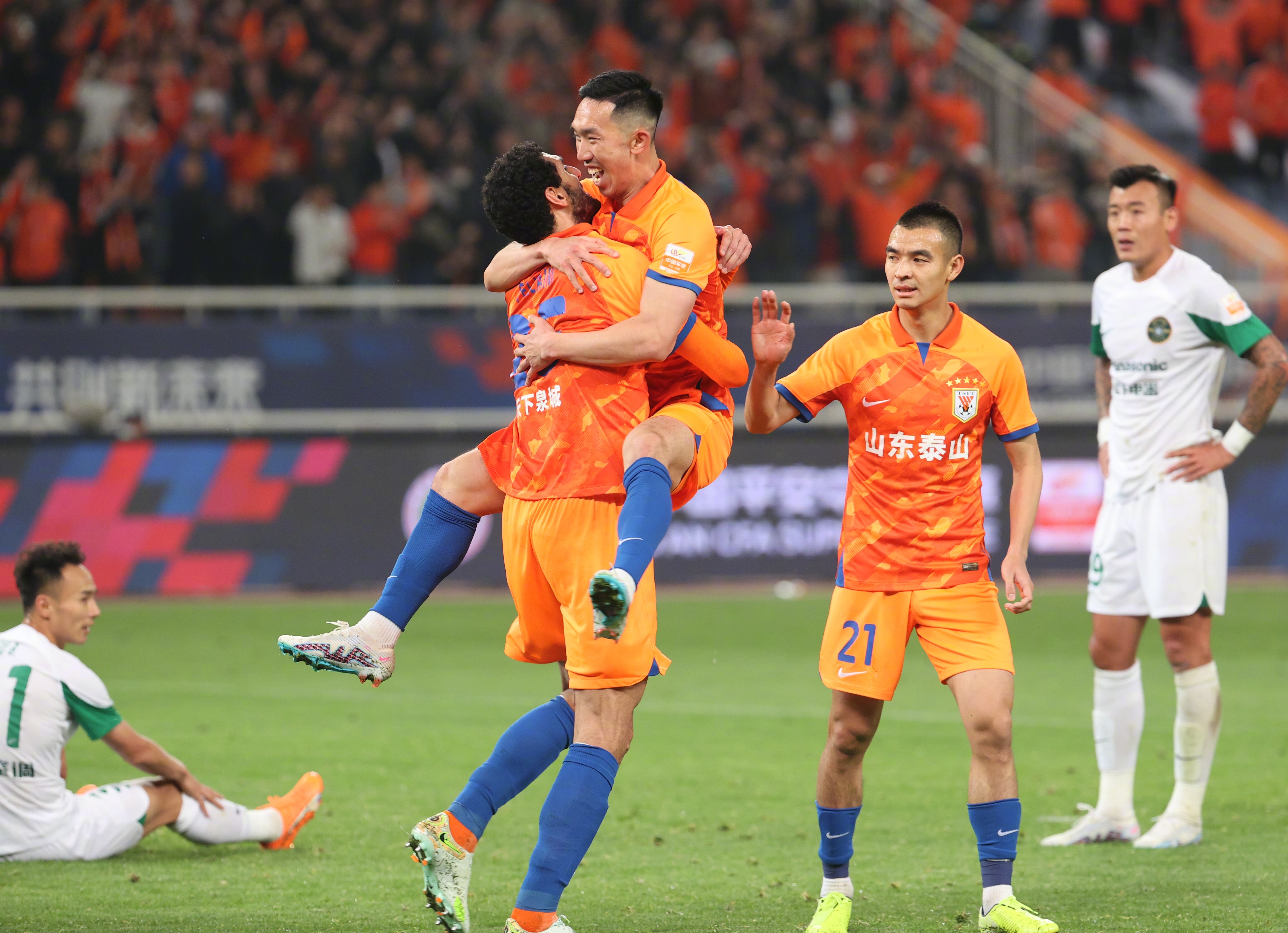 重庆队主场输给山东，全队精神状态受挫