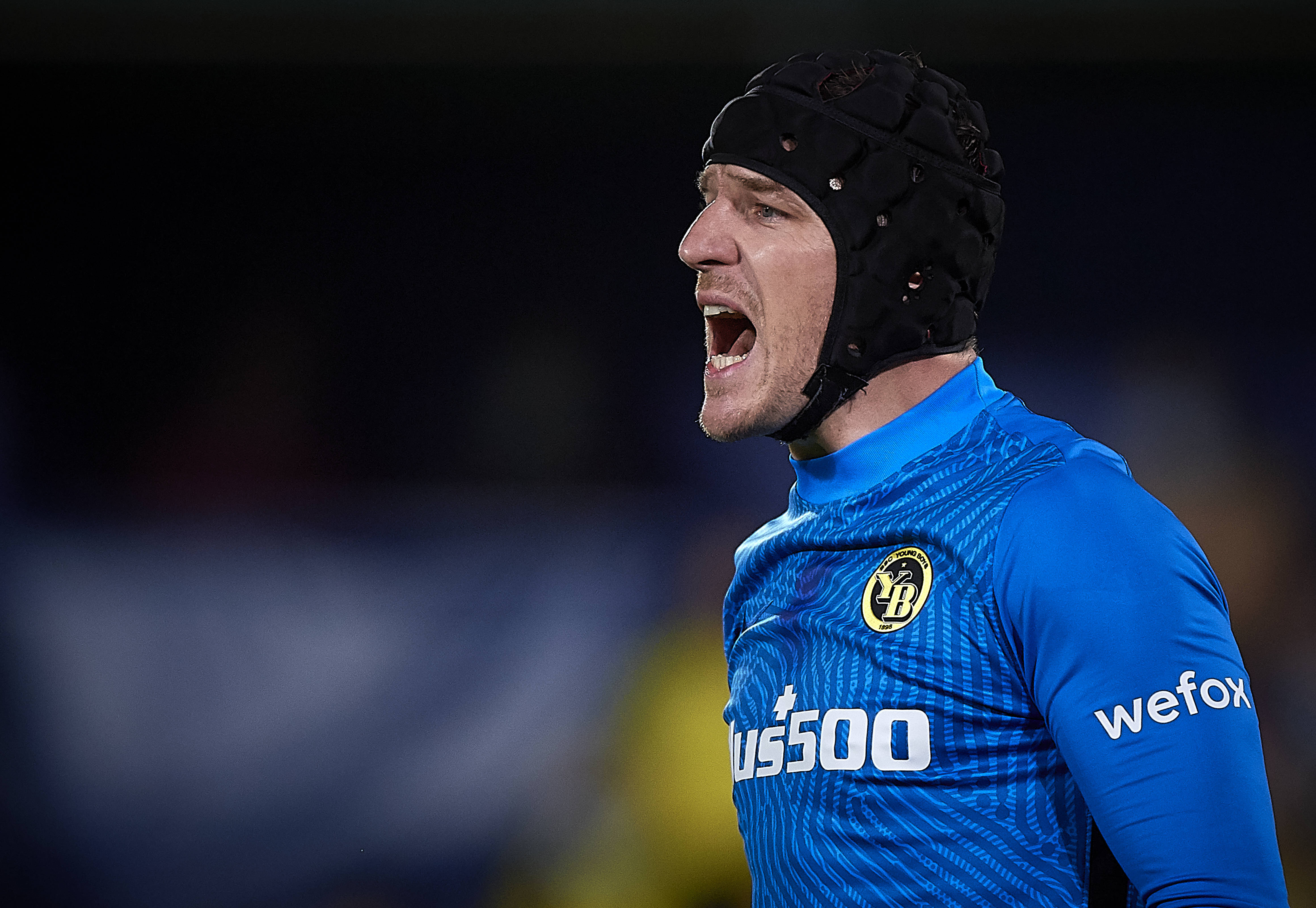 比利亚雷亚尔队长发威，率队逆转对手赢球