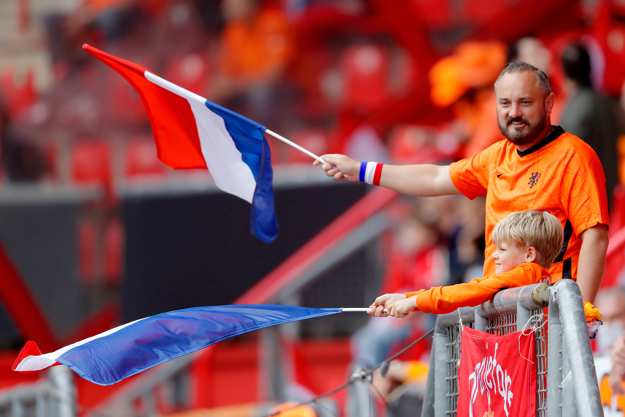 欧洲赛事精彩纷呈，点燃球迷热情