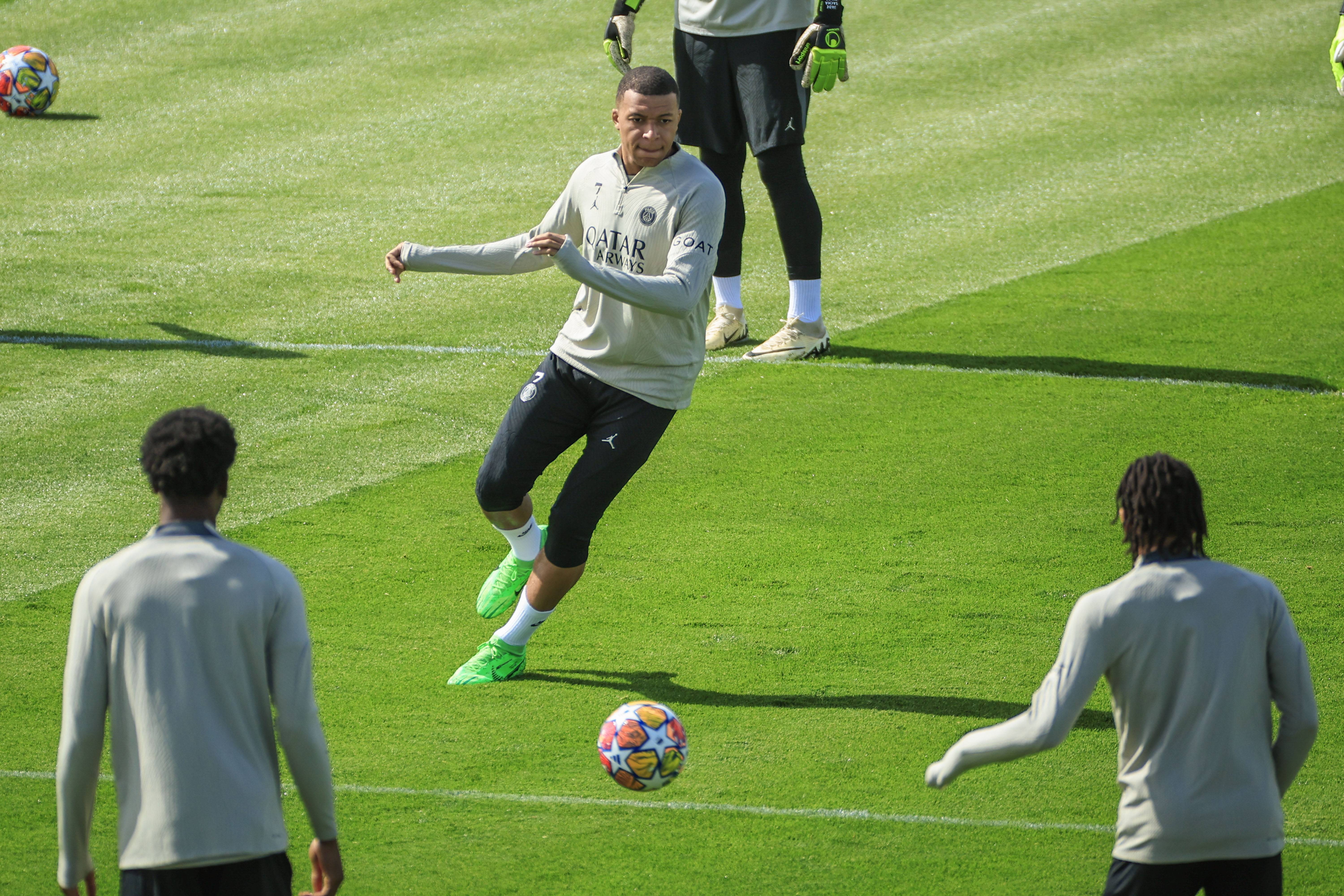 巴黎圣日耳曼备战纪律严明,力争胜利 巴黎圣日耳曼备战纪律严明,力争胜利