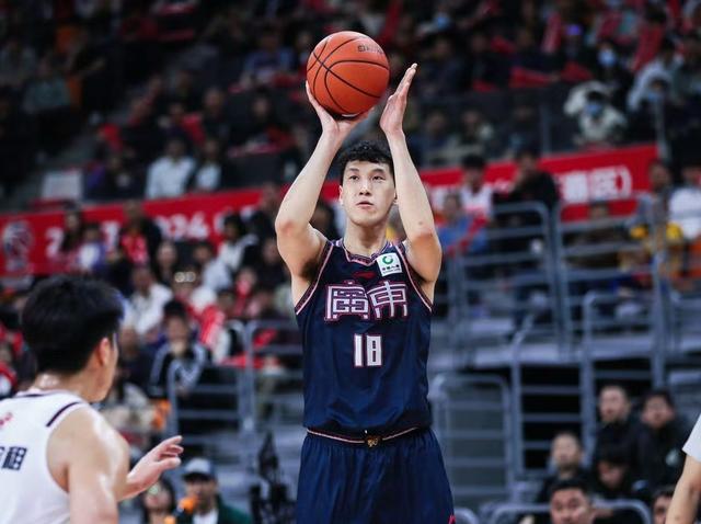 江苏男篮实力不俗，成功逆转河南队
