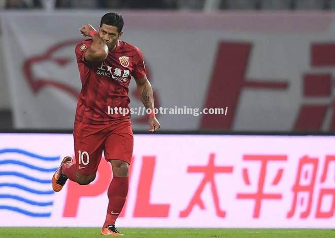 精心备战，球队夺得胜利喜忧参半