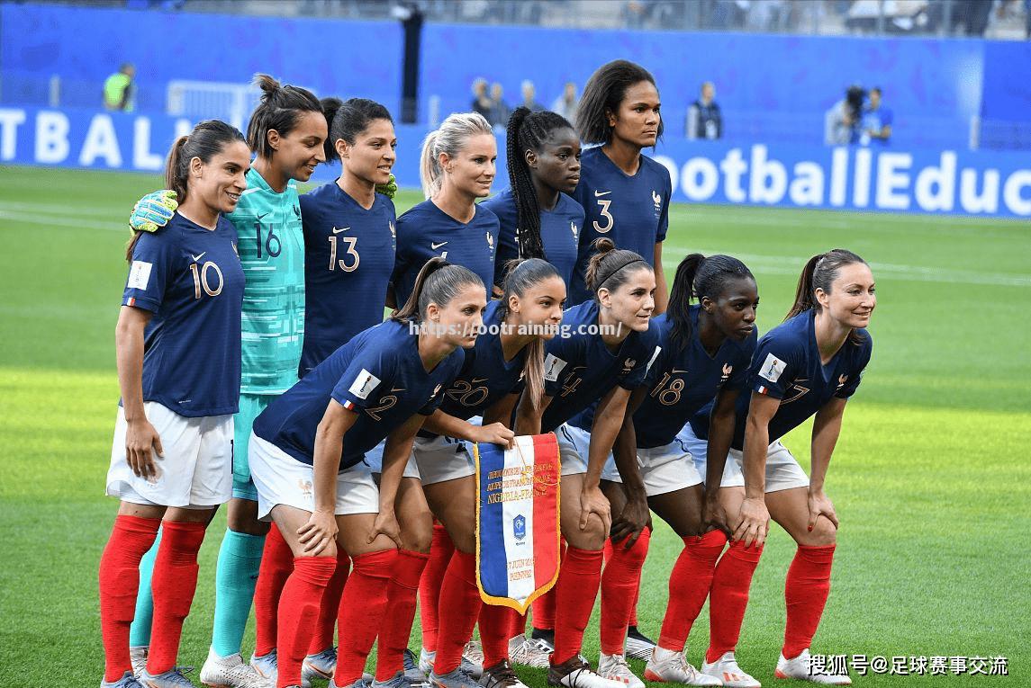 摩洛哥女足取得胜利，引发狂欢