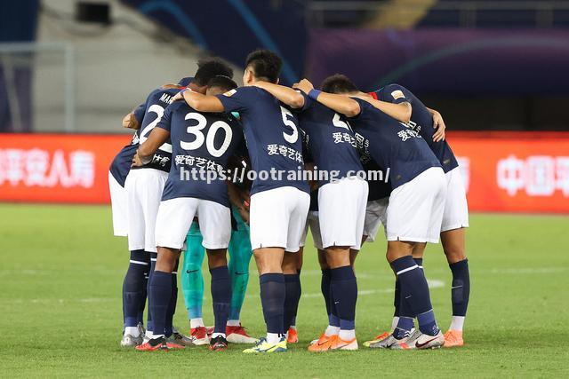 大连人客场不敌青岛黄海，遭遇连败