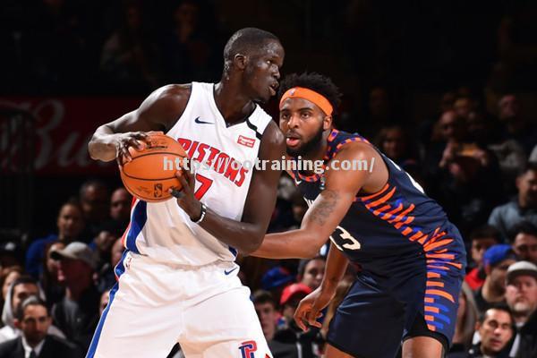 新秀登场砍下三双，尼克斯大胜活塞