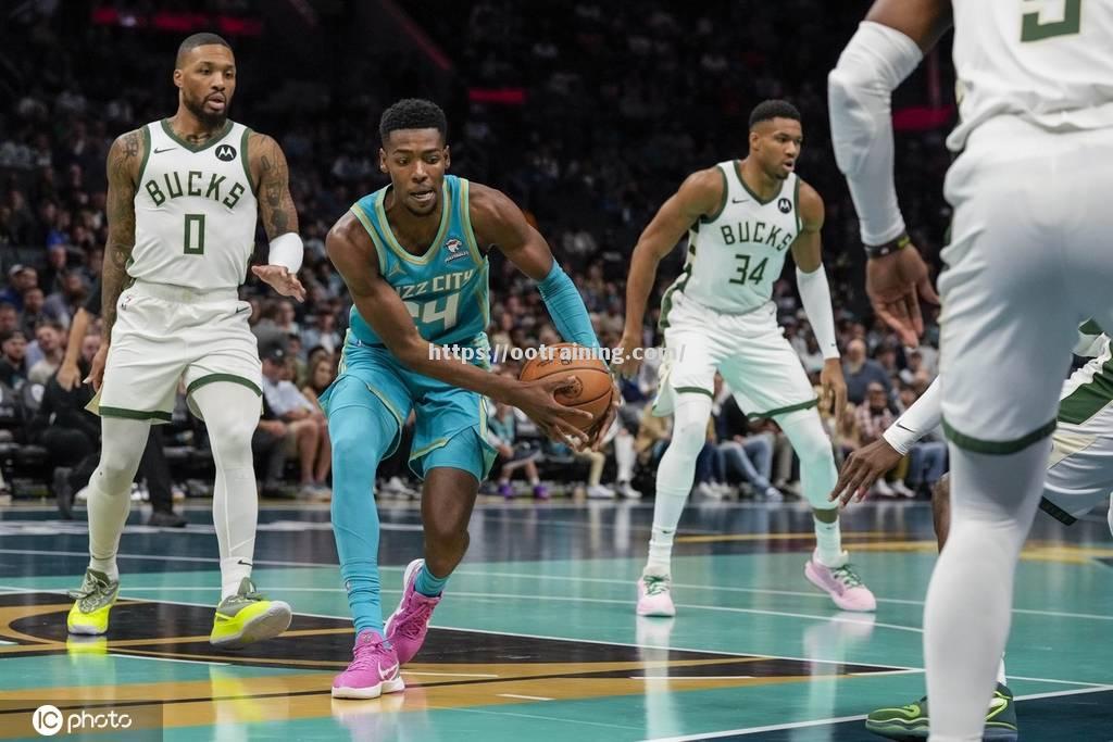 雄鹿险胜快船，字母哥全场30分16篮板