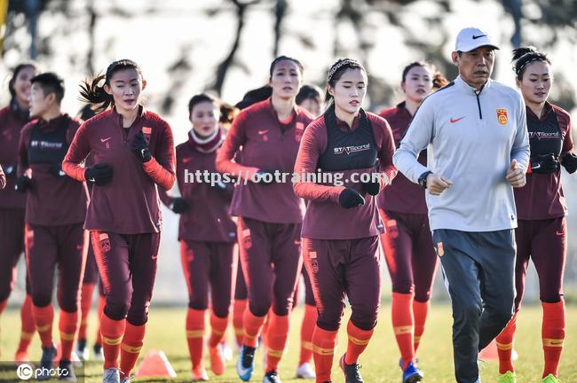 女足国内选手积极备战，为荣誉而战