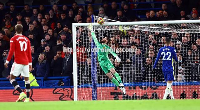 利兹联门将眼神如炬，多次完成关键扑救