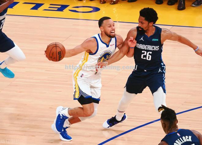 勇士轻取魔术，史密斯26分全队最高得分