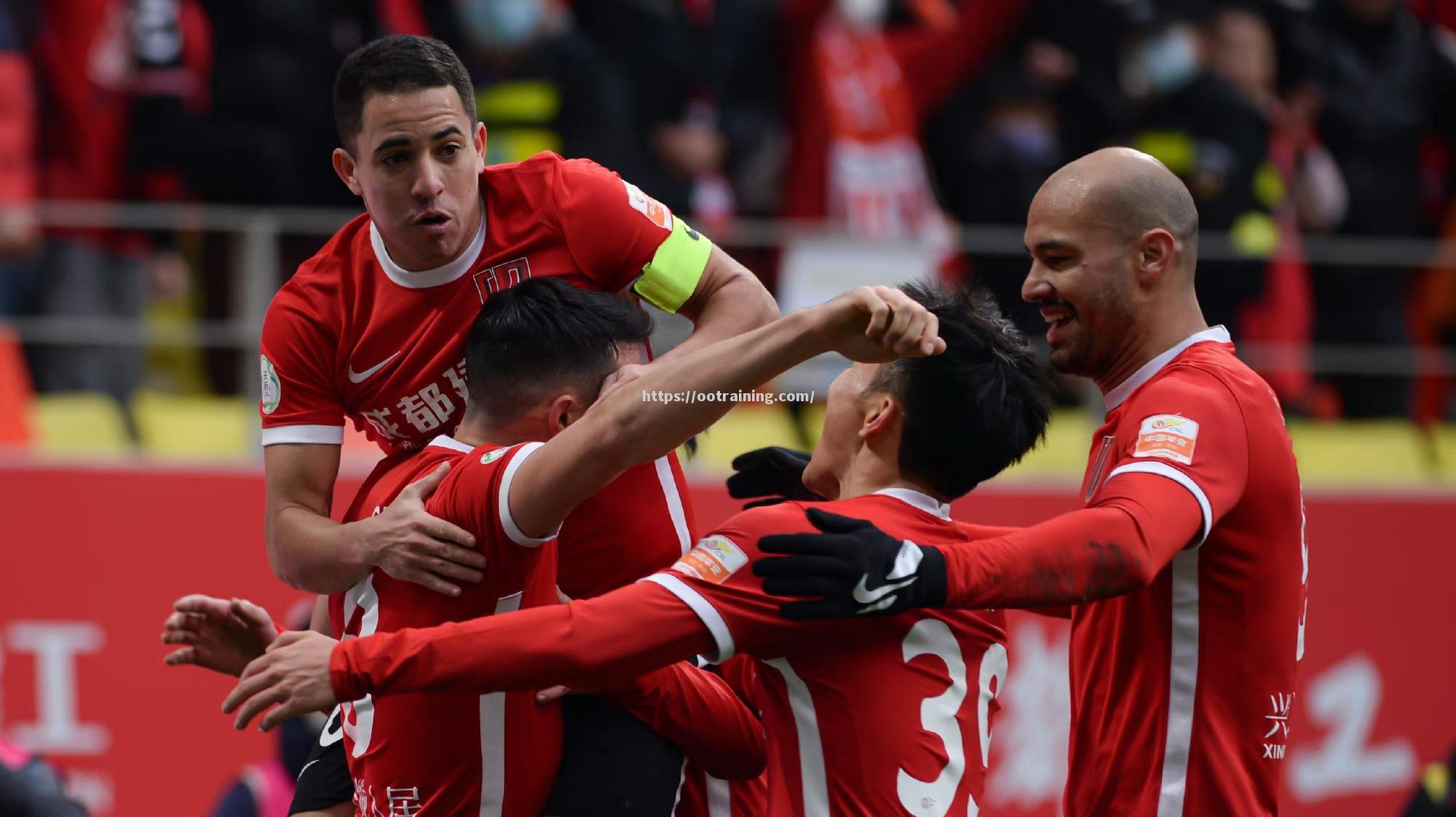 比赛中的意外惊喜给球队带来胜利