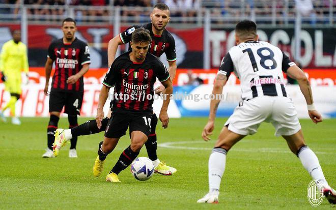 点球破门！AC米兰主场逆转国际米兰，豪夺三分