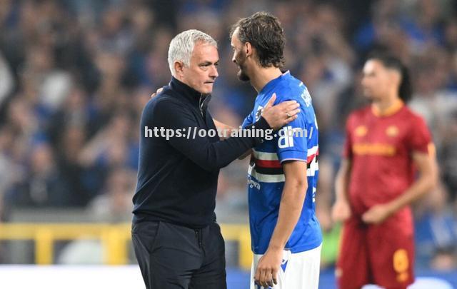 桑普多利亚球迷热情支持，备战精神抖擞