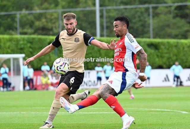 法国里尔队踢进新赛季欧联杯