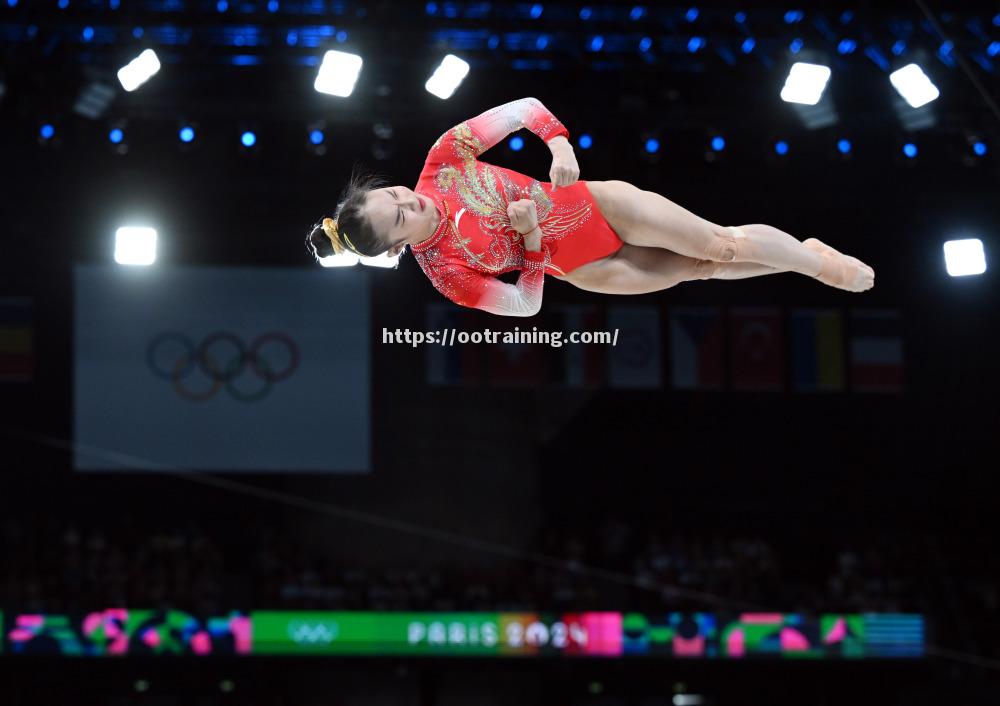 体操赛场上火花四溅，巴西选手完美表现夺冠