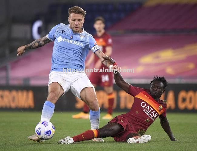 乌兹别克斯坦锋线疯狂进攻，欧联盃决赛令人热血沸腾