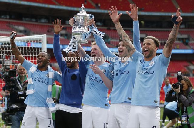 利物浦险胜曼城豪取英超榜首