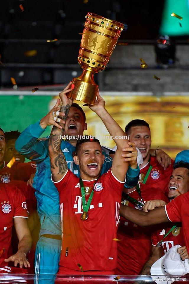 西部联盟三强争夺激烈,球迷瞩目 西部联盟三强争夺激烈,球迷瞩目