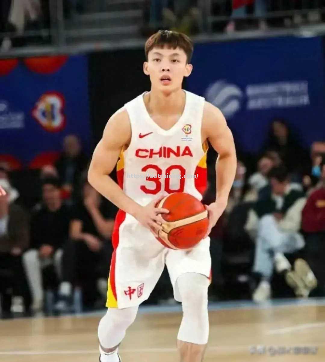 贵州男篮惊险获胜,展现拼搏精神 贵州男篮惊险获胜,展现拼搏精神