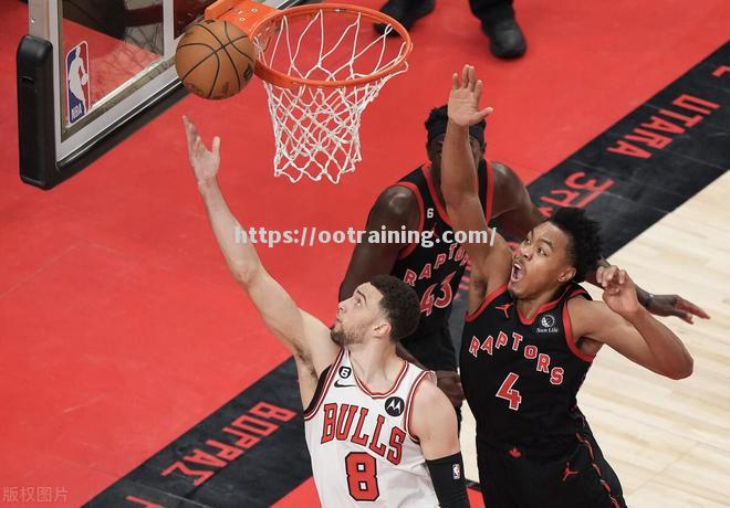 公牛主场胜热火，拉文砍下高效分