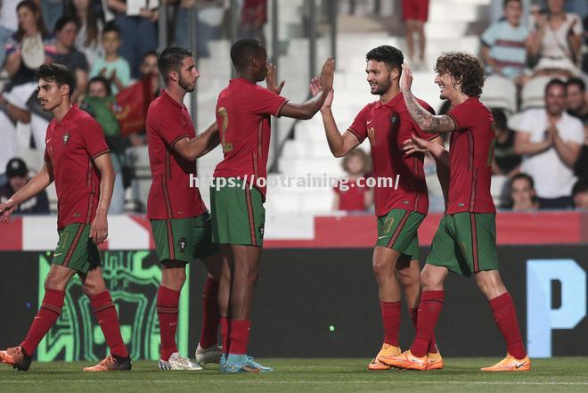 欧预赛赛程调整,球迷翘首期待决赛结果 欧预赛赛程调整,球迷翘首期待决赛结果