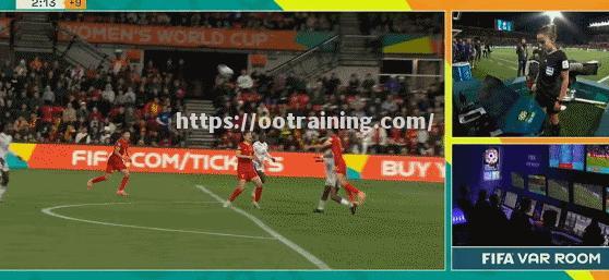 争议判罚女足比赛结果激怒球迷