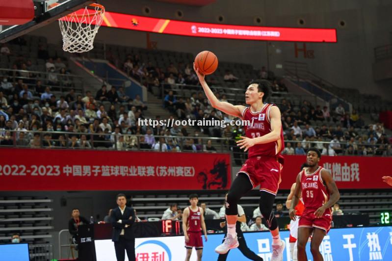 江苏男篮艰难胜出，晋级次轮