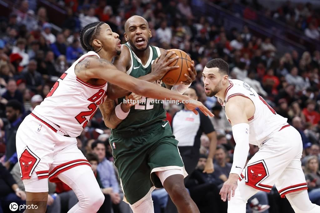 雄鹿擒公牛，米德尔顿分砍倒对手