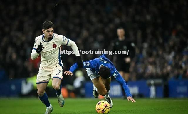 曼联惨败，球员遭遇激烈争议