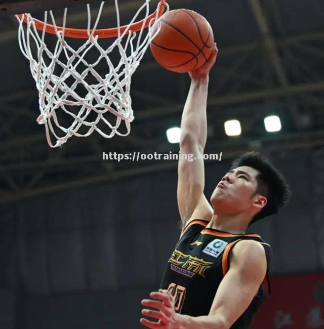 江苏男篮以高水平表现取得季后赛胜利