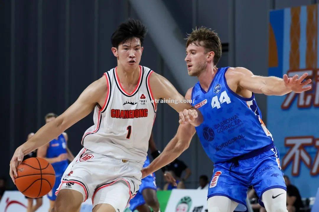 里昂球队重整旗鼓,积极备战对手 里昂球队重整旗鼓,积极备战对手