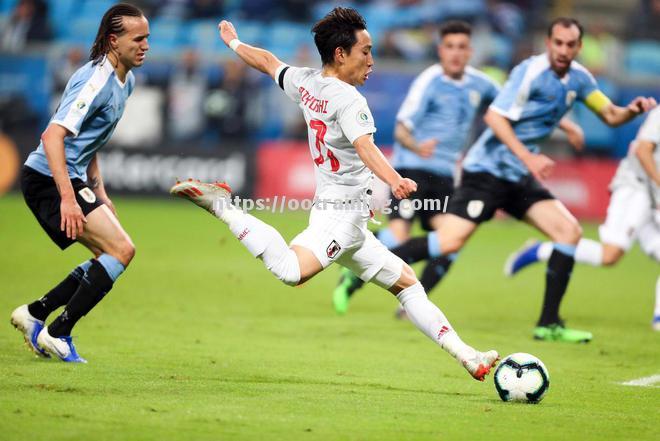 尼斯球员开启攻势,展现潜力 尼斯球员开启攻势,展现潜力